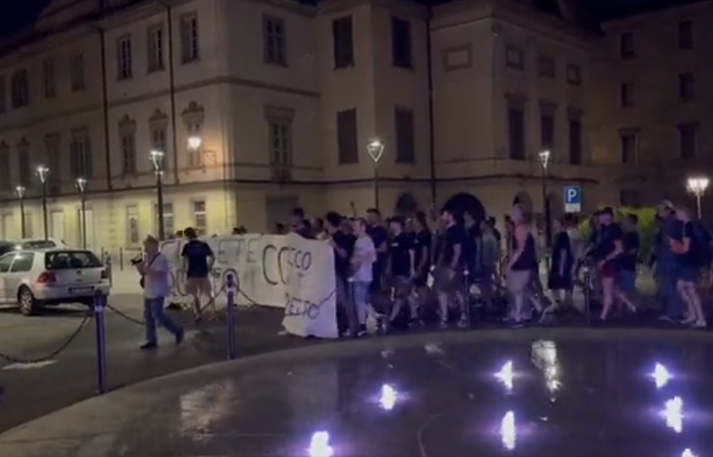 Calcio Lecco Dopo La Protesta Dei Tifosi Continua Il Caos Il Foggia