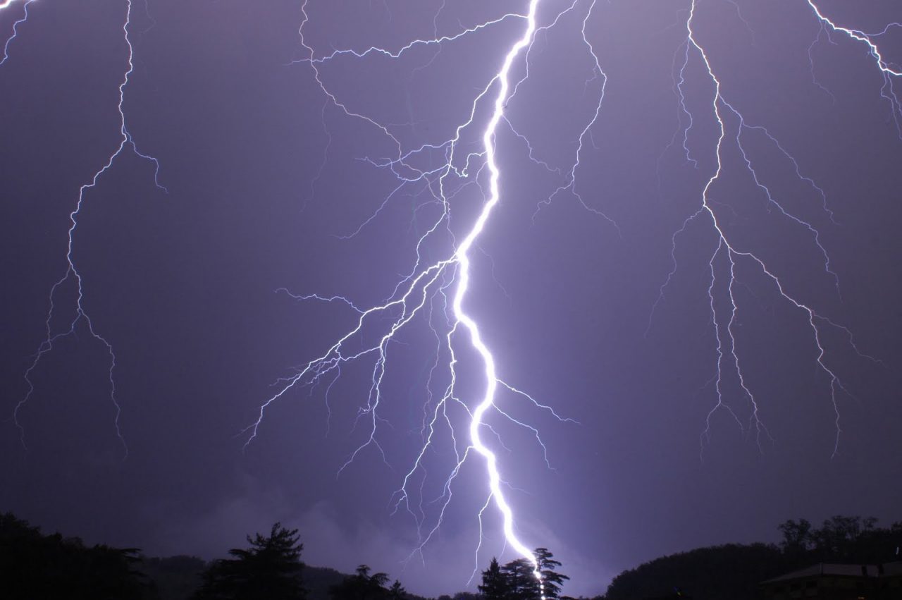Temporali in arrivo, sarà peggio del previsto: allerta arancione su tutta la Lombardia