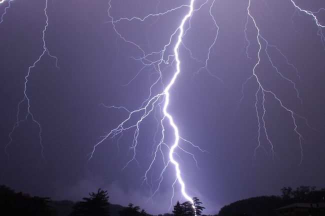 Allerta meteo nel Lecchese: attesi temporali intensi e forti piogge per il 2 giugno