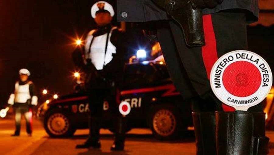 Ruba il computer sul treno a un consulente informatico, 19enne in manette