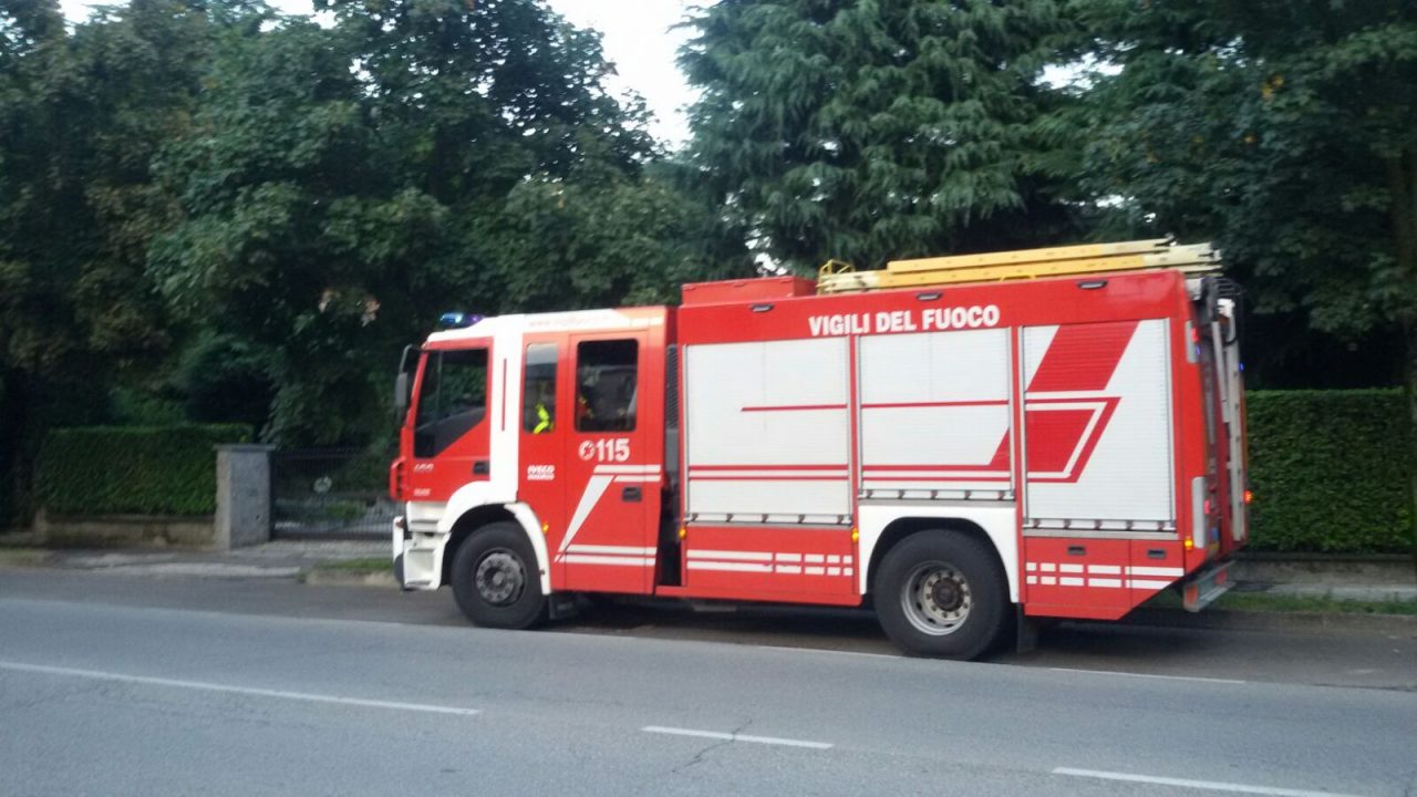 I Vigili del Fuoco salvano quattro ragazzi in difficoltà nel lago