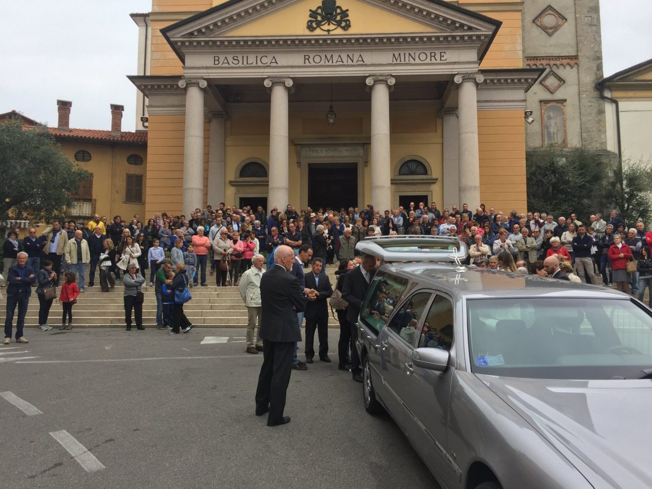 Chiesa gremita al funerale di Alessandra Casiraghi