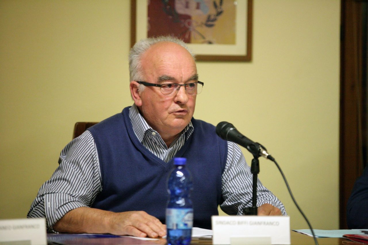 Polemica in consiglio sul campo sportivo