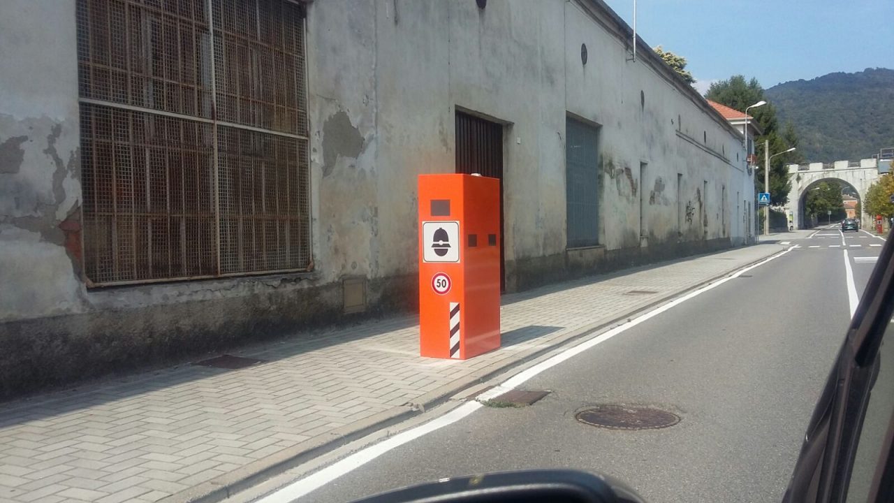 Posizionate  tre colonnine autovelox a Olgiate VIDEO