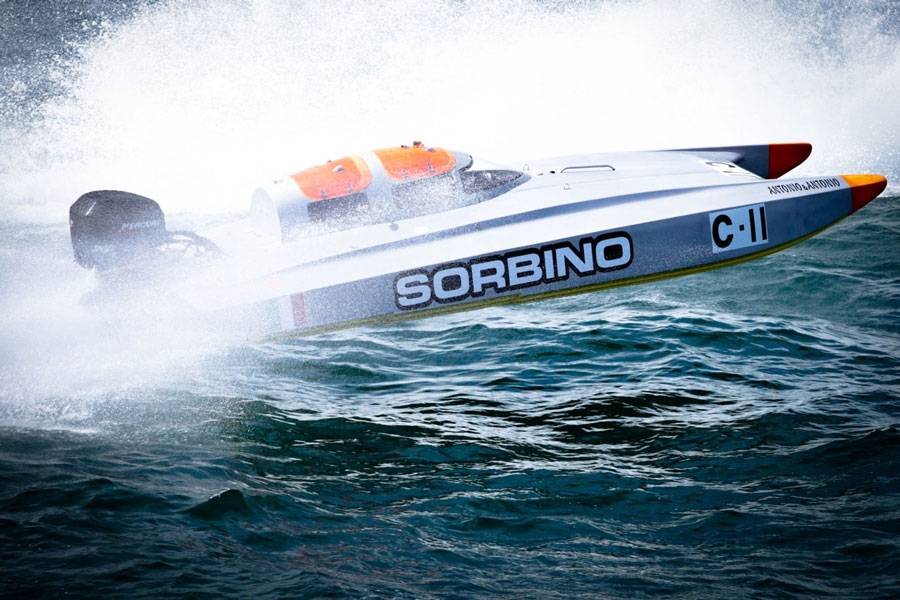 Tragedia a Venezia annullata la Centomiglia del Lario