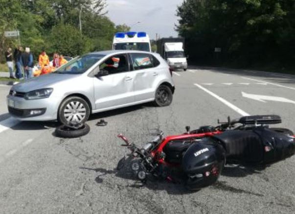 Schianto a Cernusco grave motociclista VIDEO