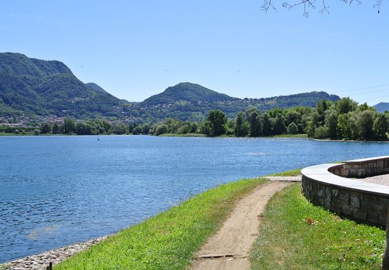 “Due passi con il cuore”: camminata per rendere sicura la Ciclovia dei Laghi