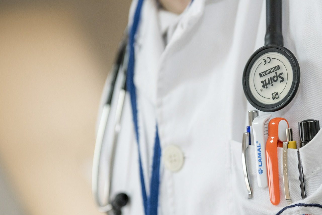 Violenza sessuale, arrestato un medico di base