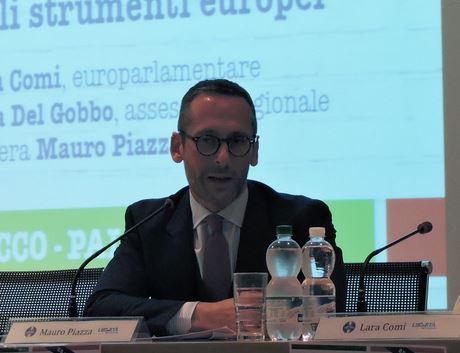 Piazza a gamba tesa su Brivio: “Pensi a Lecco, non ad altro”