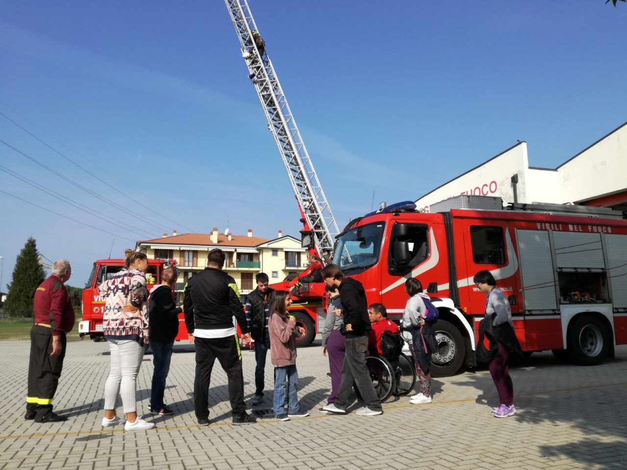 I ragazzi di  Artimedia diventano pompieri per un giorno FOTO