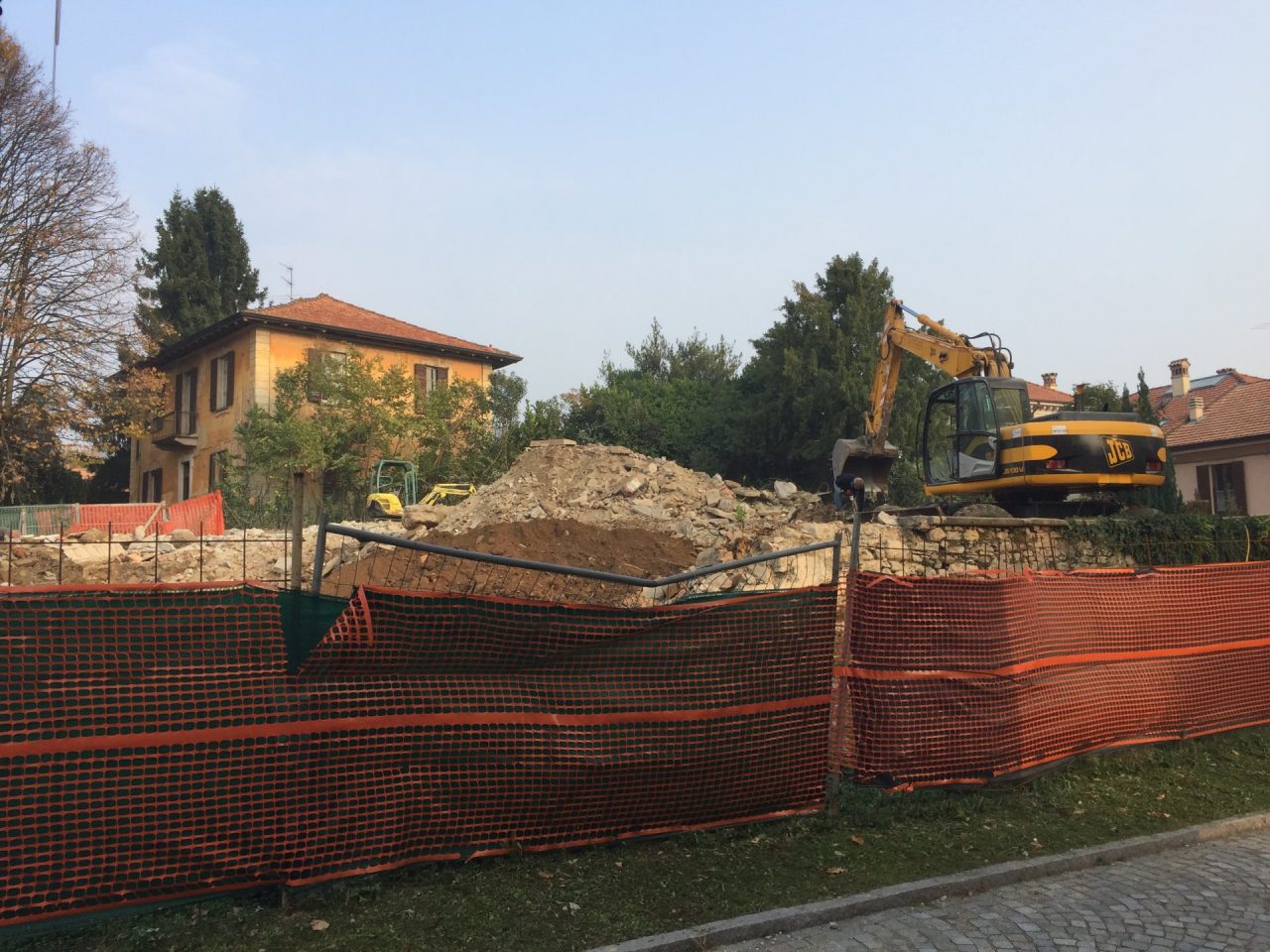 Abbattuto l’ex cinema Garibaldi