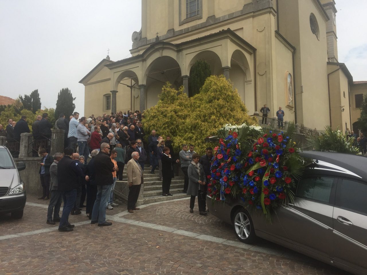 In tantissimi al funerale di Stefano Casati