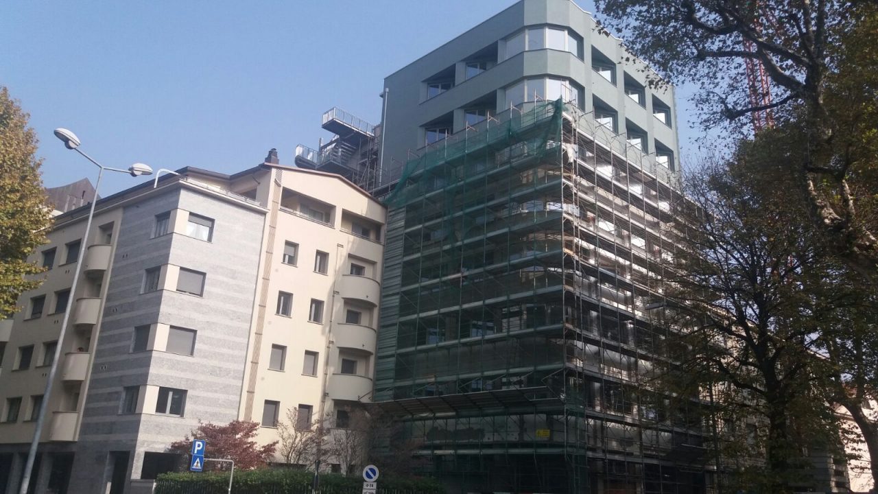 Via le impalcature dalla torre del Tribunale
