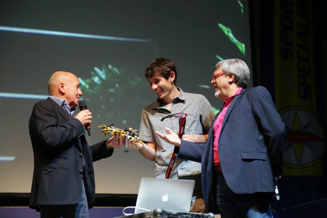 Alex Honnold riempie il palazzetto dello sport di Barzanò