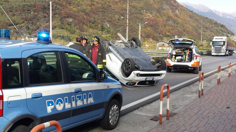 Incidente a Talamona coinvolti coniugi lecchesi