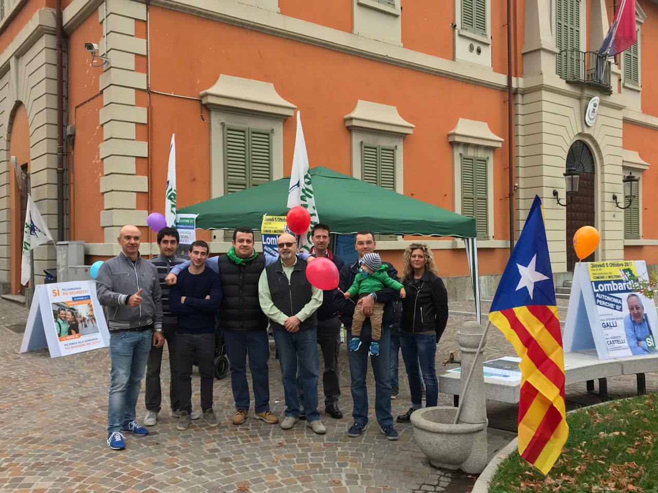 Catalogna leghisti in piazza a Oggiono