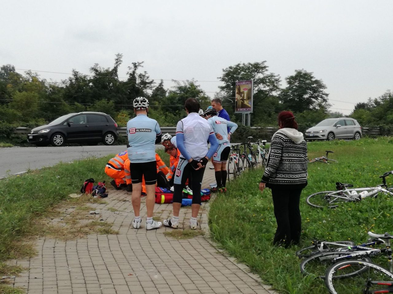 Ciclista caduto a Osnago finisce in ospedale