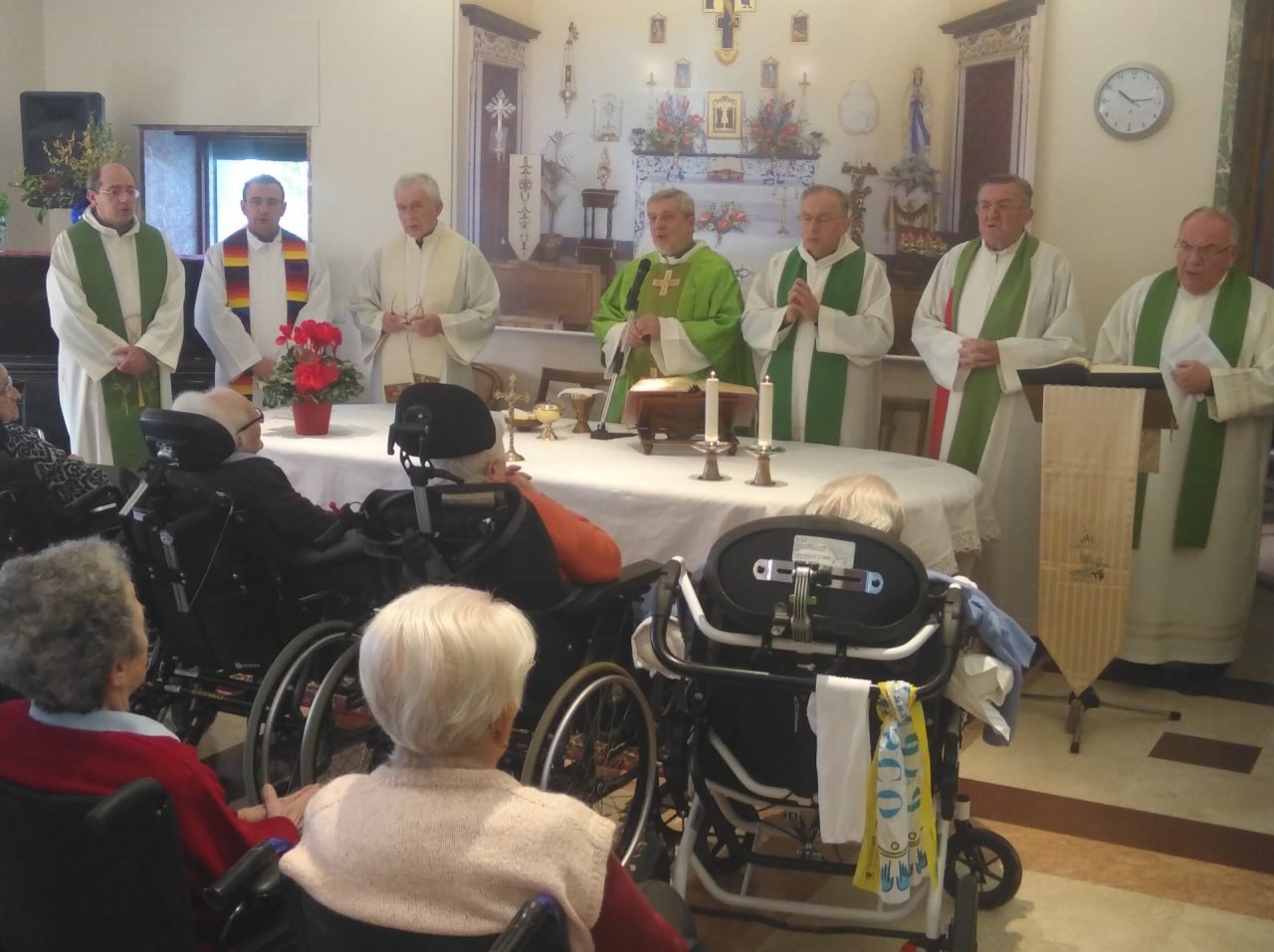 I sacerdoti del Decanato riuniti in Villa dei Cedri