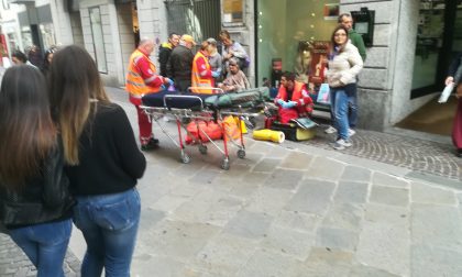 Anziana cade in via Roma, soccorsi in centro