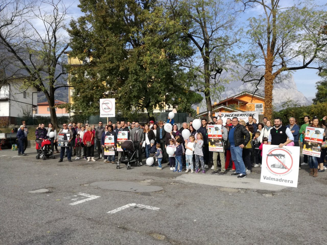 Corteo degli ambientalisti di “Spegniamo il forno”