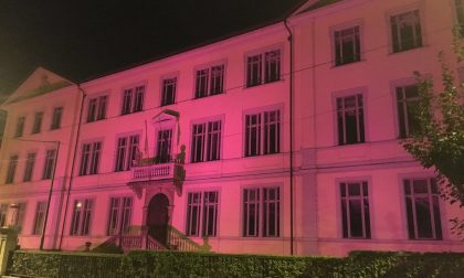 La scuola si tinge di rosa per la lotta al cancro