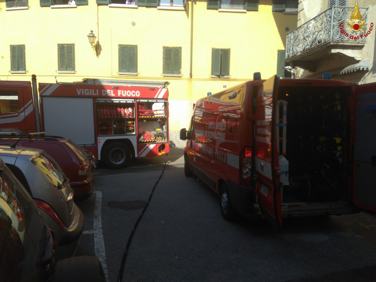 I Vigili del Fuoco domano le fiamme in due abitazioni FOTO