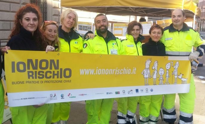 Le tutte gialle invadono pacificamente Lecco per Io non rischio
