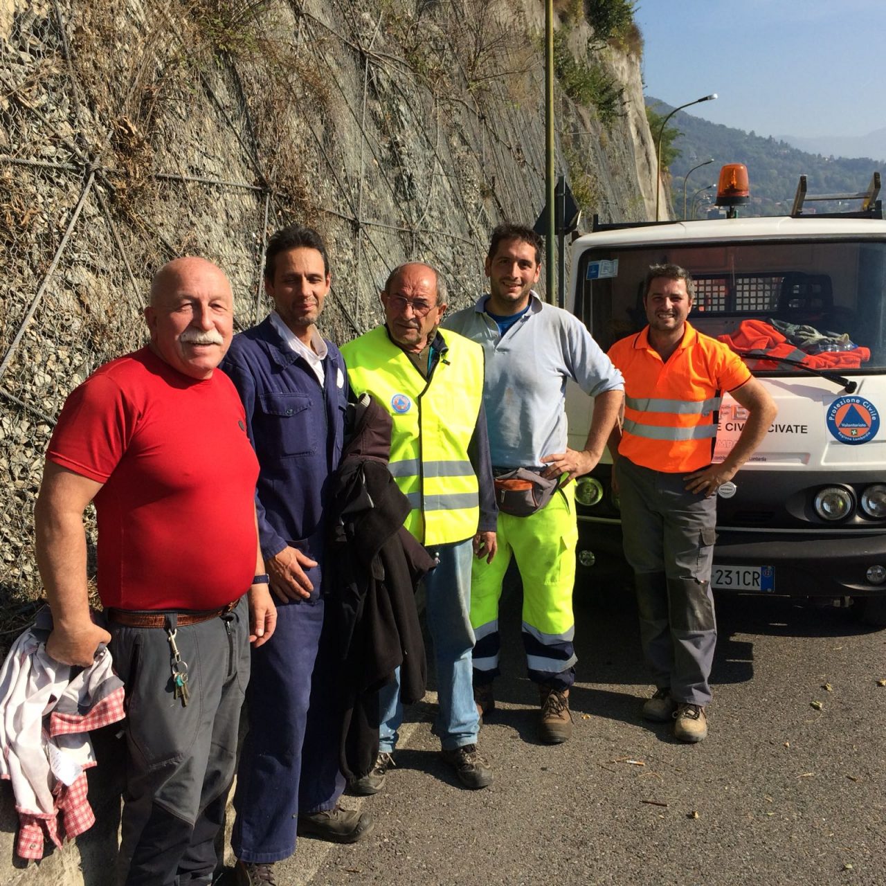 Protezione civile al lavoro in via Provinciale