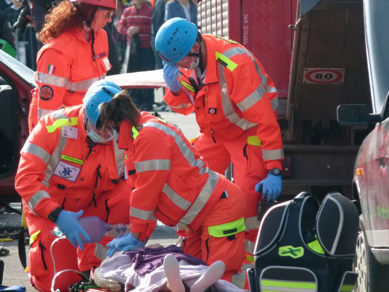 Intossicato in azienda, portato in ospedale