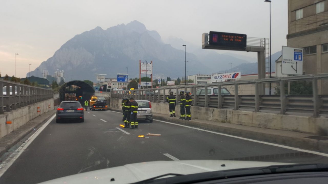 Auto ribaltata in Super: due in ospedale FOTO