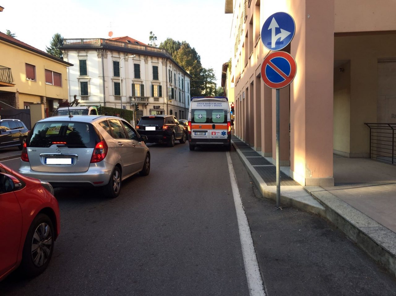 Malore in gioielleria soccorso un 86enne
