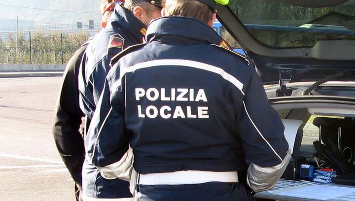 Solidarietà del sindaco all’agente aggredito sul bus
