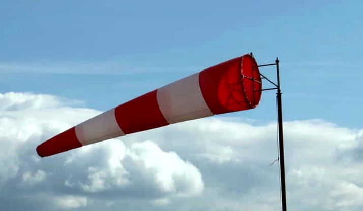 METEO Domani allerta arancione per vento forte