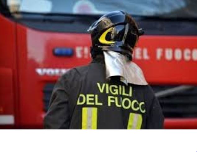 Paura per un’auto fuori strada SIRENE DI NOTTE