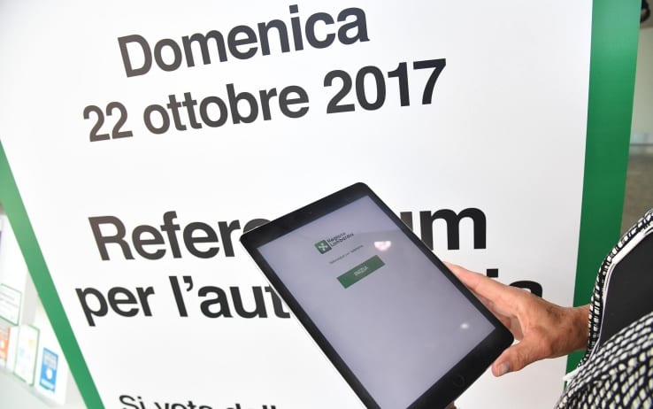 Referendum Lombardia col brivido, arrivano i tablet sbagliati