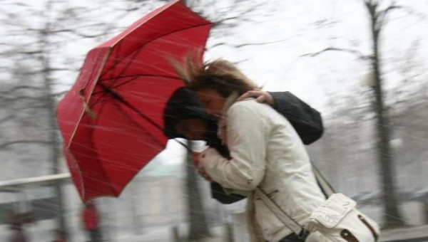 Allerta meteo allarme arancione per vento e pioggia