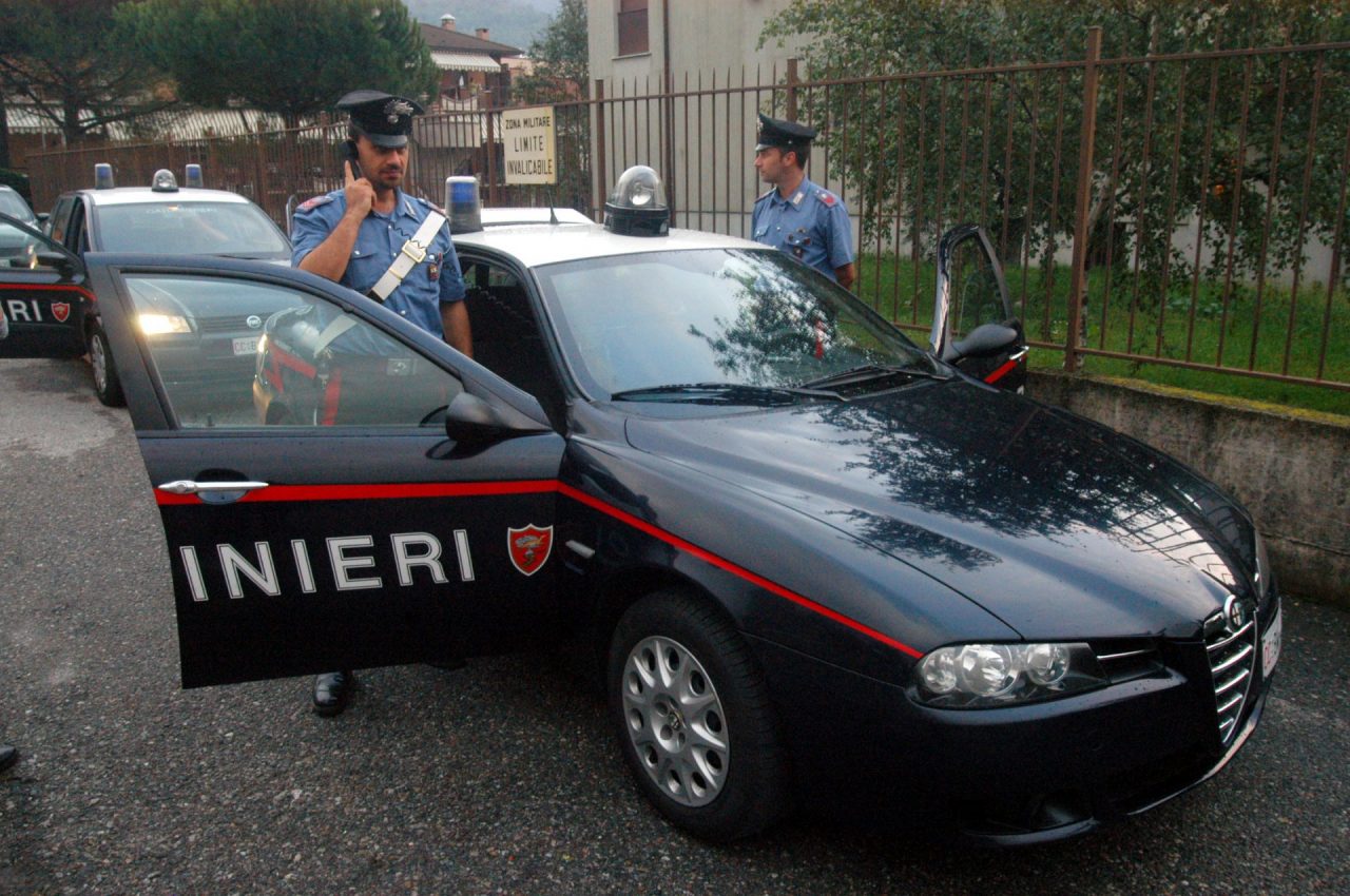 Picchia madre e fratello. Giovane in manette per maltrattamenti in famiglia