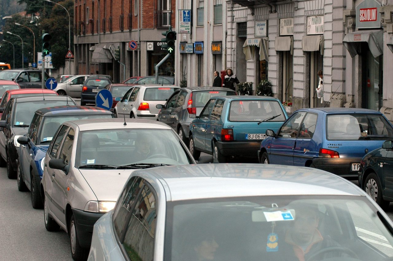 Domenica traffico da bollino rosso a Lecco e dintorni