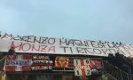 Uno striscione per Fiorenzo Magni nella curva del Monza