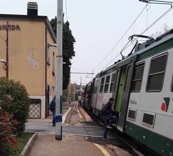 Barriere alla stazione di Pontida