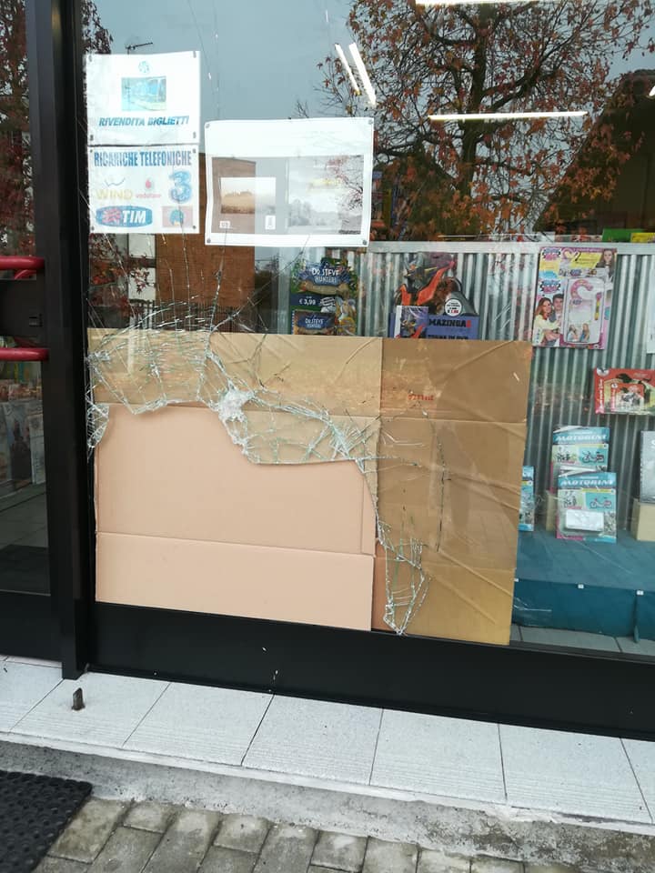 Furto all’edicola di via Parini a Nibionno