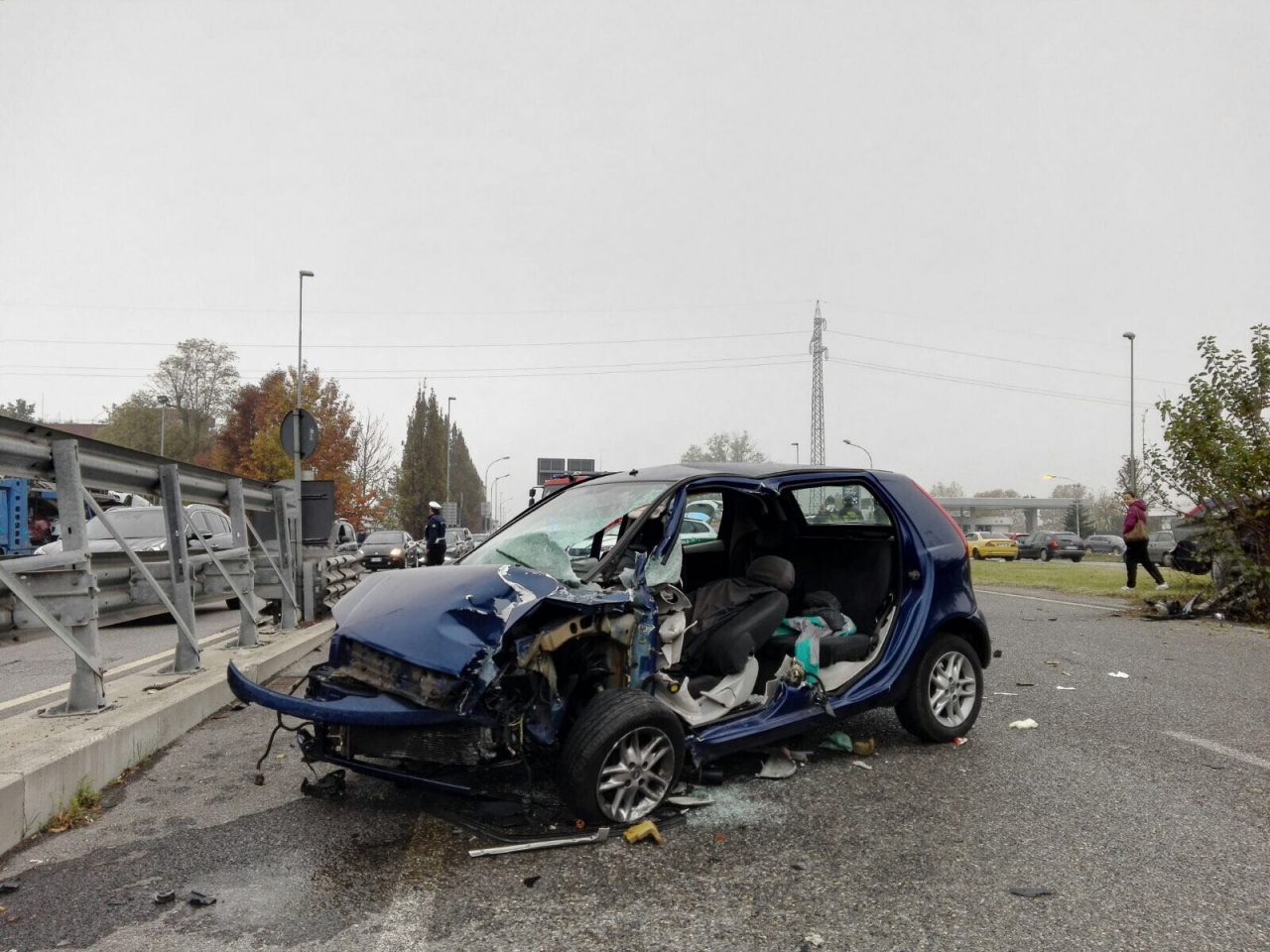 Auto si schianta contro il guard rail, muore bimbo di un mese FOTO