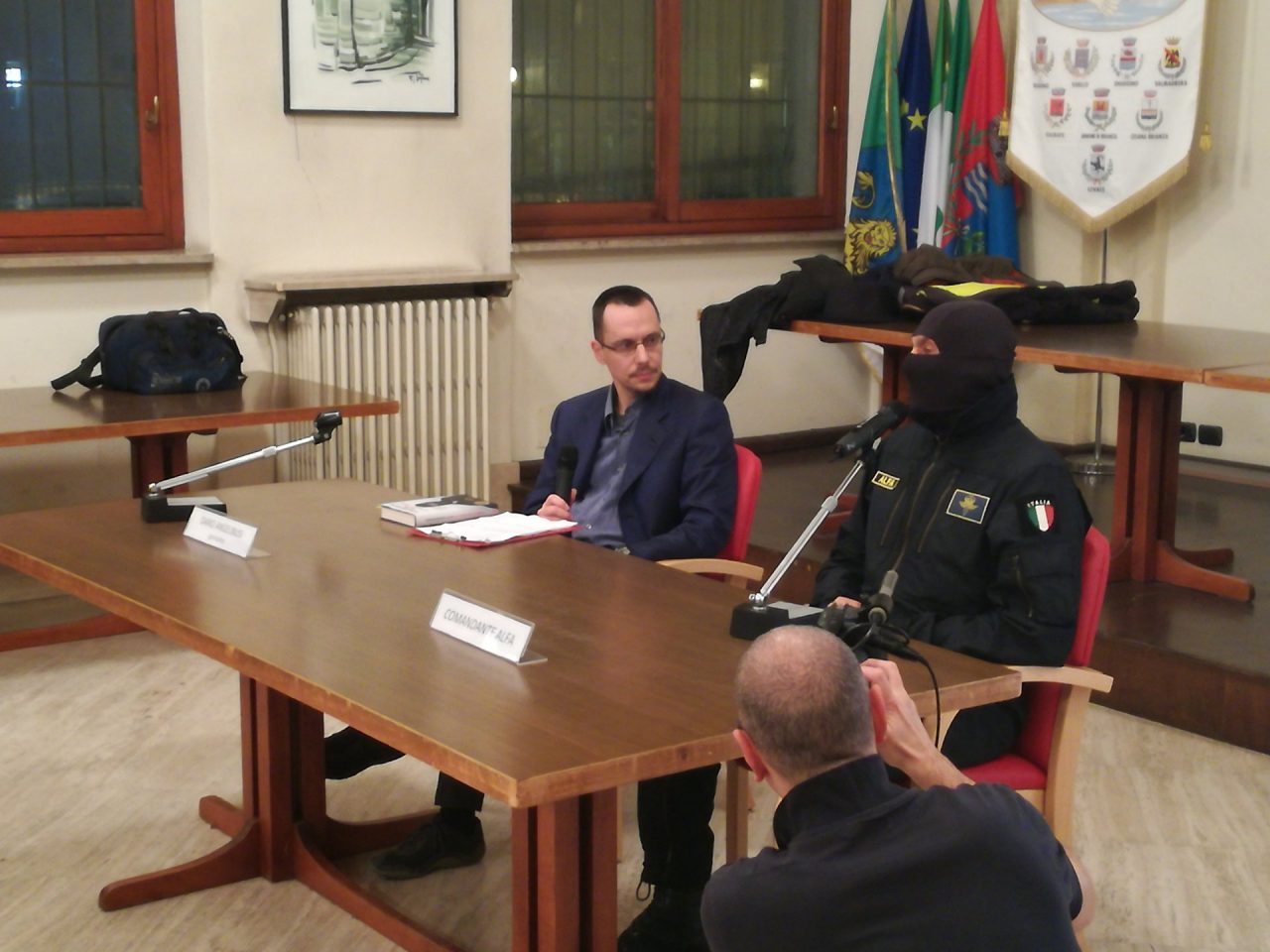 Sala gremita per il Comandante Alfa