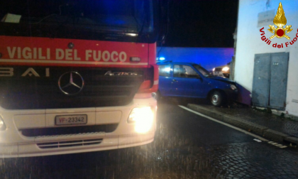 Auto contro muro ventenne in ospedale SIRENE DI NOTTE