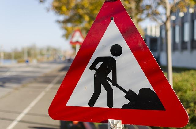 Lavori in corso in via Sotto il Monte