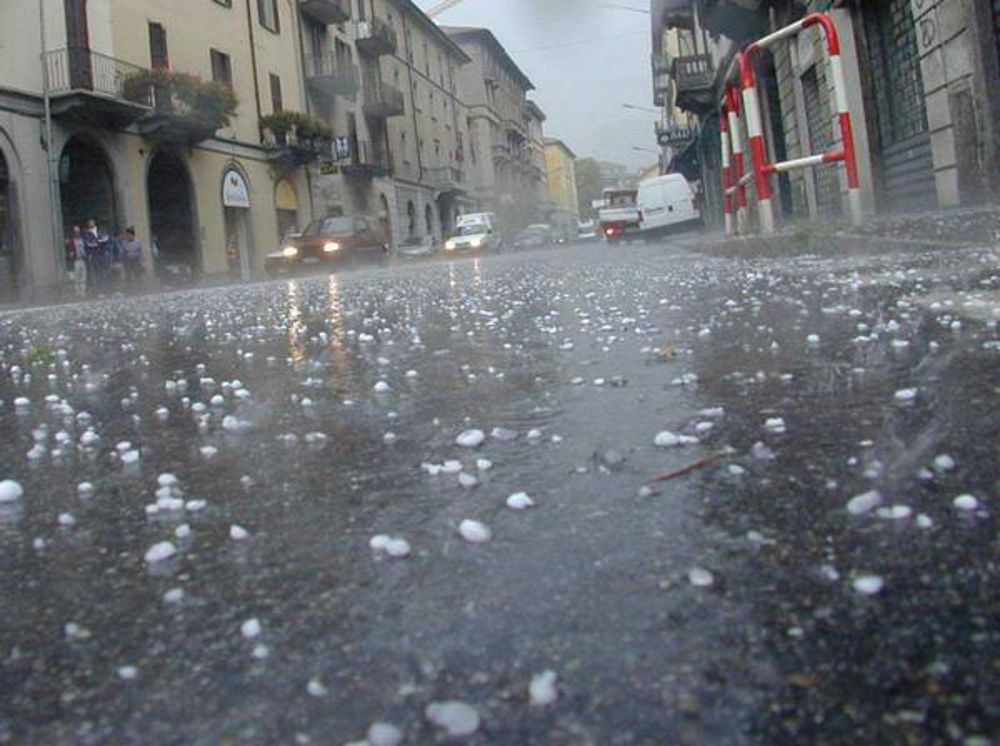 Oggi è il primo giorno d’estate, ma dal pomeriggio attenzione ai temporali forti a Lecco e Como