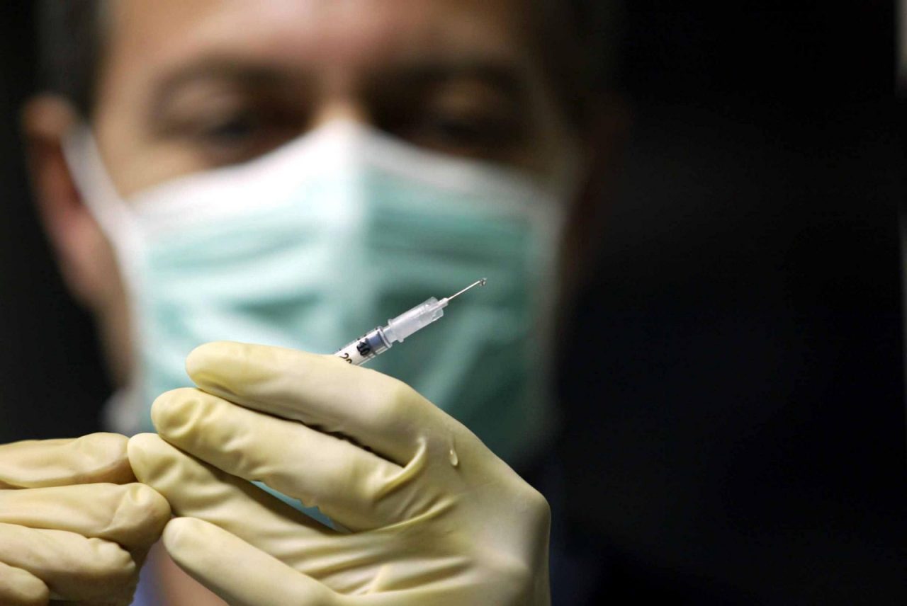 Vaccini: botta e risposta al veleno tra Burioni e Arrigoni