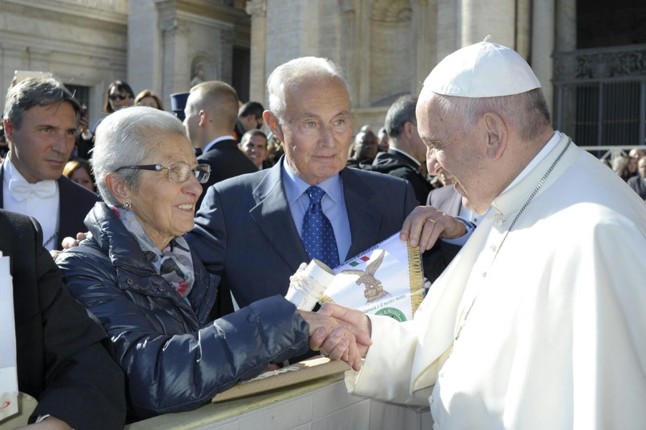Papa Francesco ha accolto il cerimoniere degli Alpini FOTO