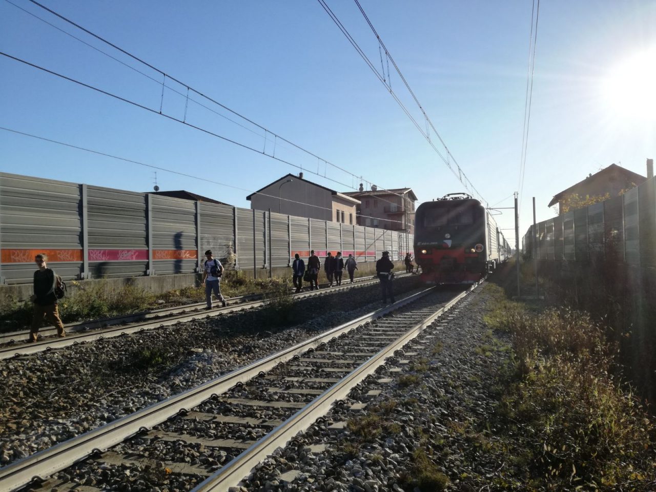 Giovane donna si toglie la vita in stazione FOTO VIDEO