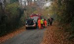 Giovane uomo soccorso in alta collina